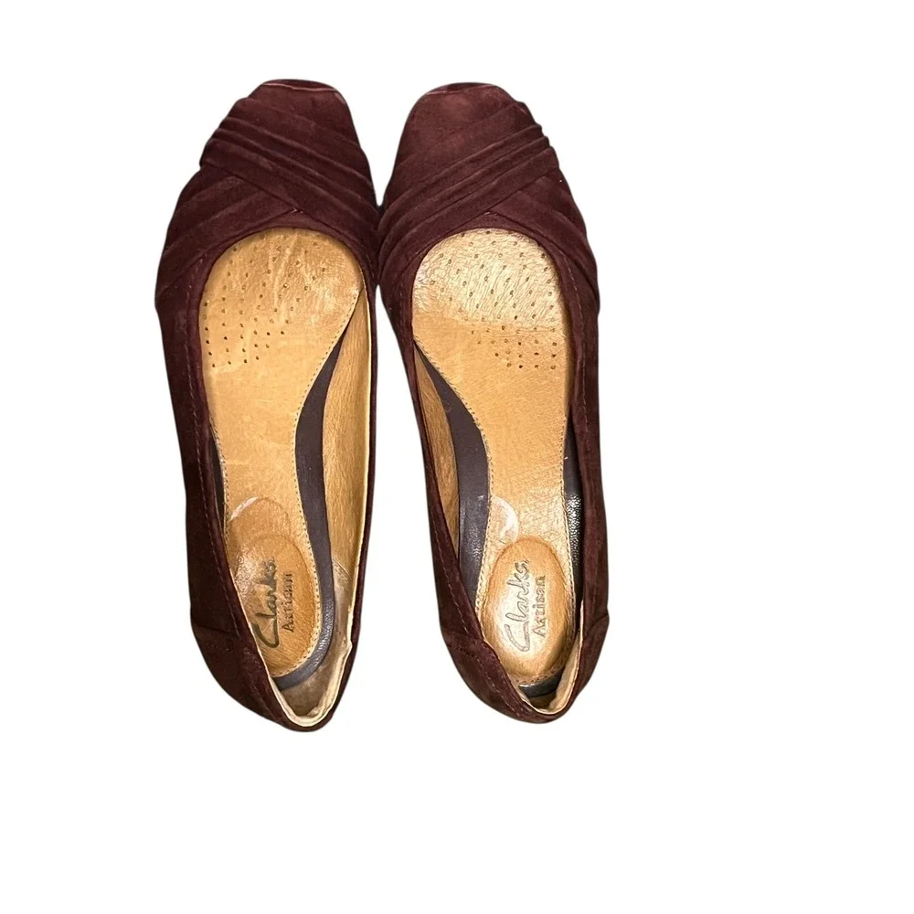 Clarks Artisan Burgundy Suede Pleated Ballet Flats Womens Size 6M Comfort Casual